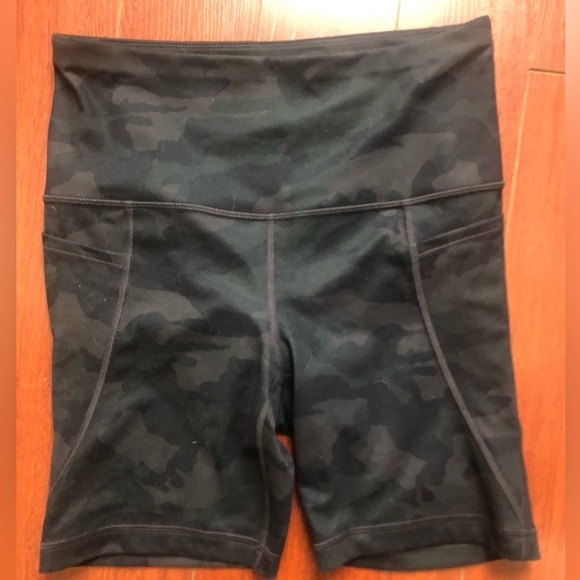 Athletic Works Camouflage Bike Shorts Size medium - Picture 7 of 9